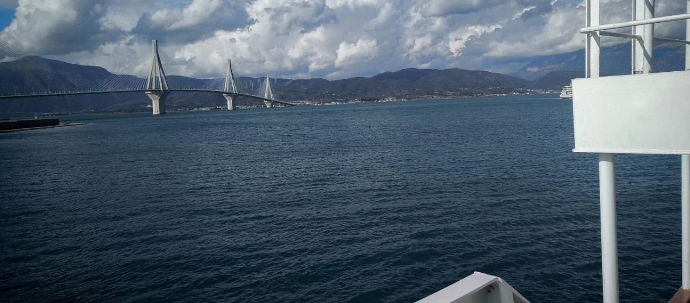 Διάσωση στο Αντίρριο: Πώς βρέθηκε το τεσσάρων ετών κοριτσάκι να επιπλέει μόνο του στην θάλασσα; (βίντεο)